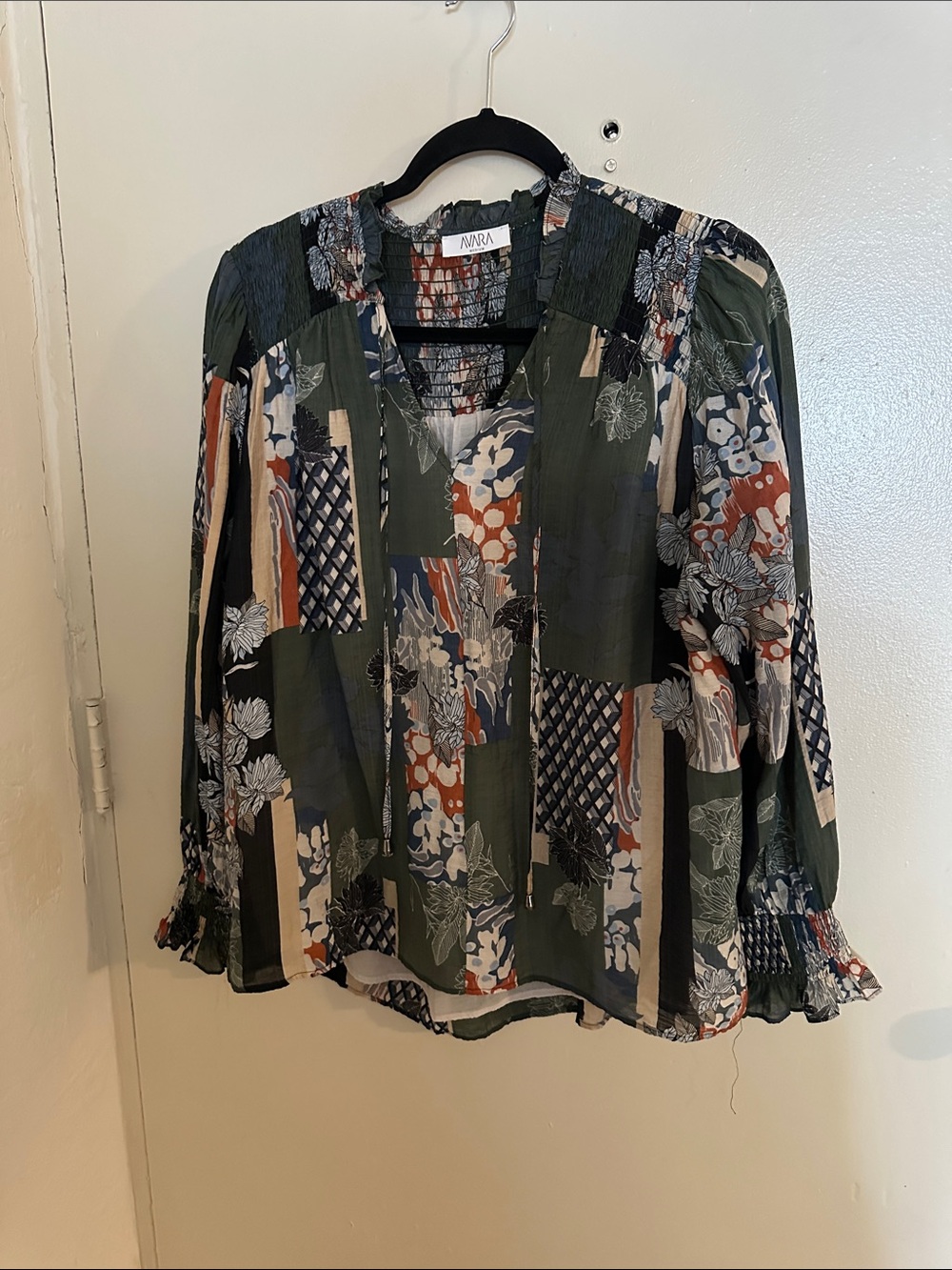 AVARA Green Multicolor Floral Woven Smocked Ruffle V-Neck Blouse Long Sleeve M